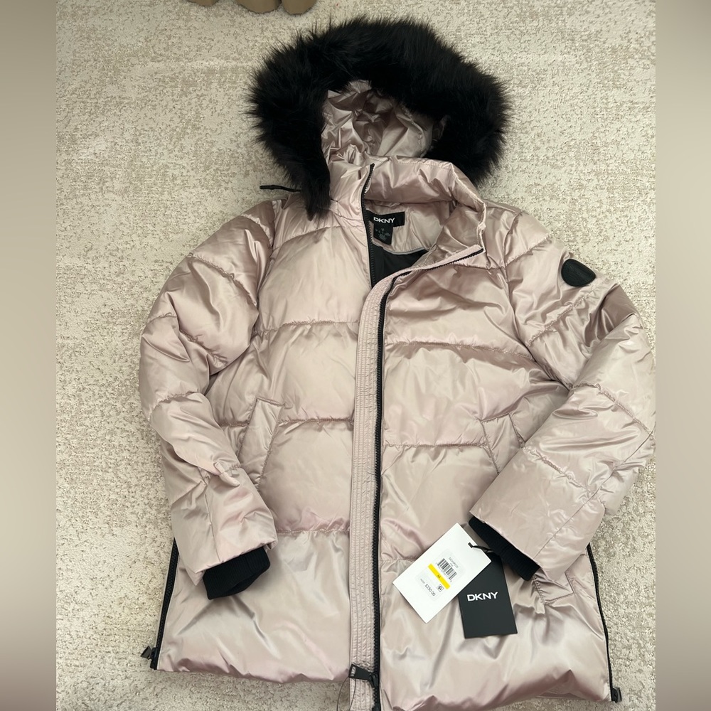 Women’s DKNY gloss shine puffer NWT